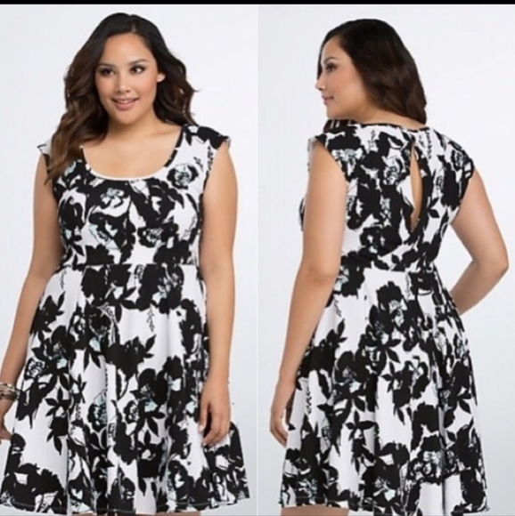 torrid Dresses & Skirts - EUC TORRID FLORAL DRESS 4X
